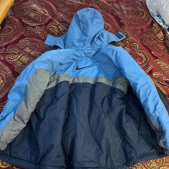 Nike boys Two-Tone Blue Jacket - Picture 2 of 3